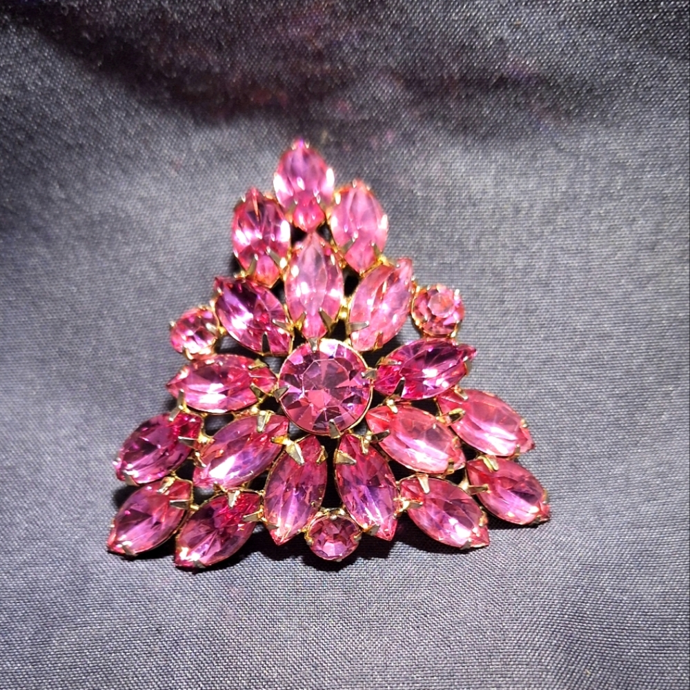Vintage Rose-Pink Glass? Rinestones? Broach Pin... Faceted Prong Set